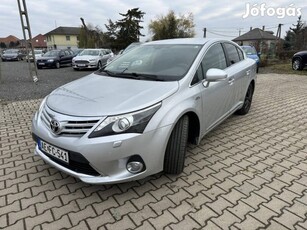 Toyota Avensis 2.2 Dcat Executive Alcantara-Ülé...