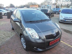 Toyota Yaris 1.3 Terra Tolatoradar SZ Kőnyv MUL...