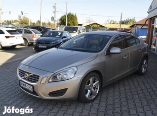 Volvo S60 2.0 D [D3] Momentum Végig Volvo SZERV...