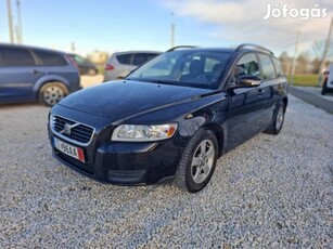 Volvo V50 1.6 D 198.205 km.vezetett szervízköny...