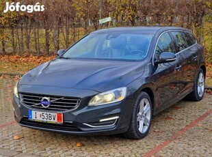 Volvo V60 2.4 D [D6] Phev AWD Summum Geartronic