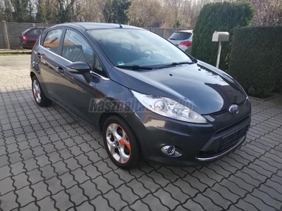 FORD FIESTA 1.4 Titanium Digitklíma Ülésfűtés parkszenzor