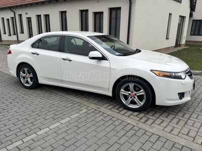 HONDA ACCORD 2.2 i-DTEC Elegance VÉGIG VEZETETT SZ.KÖNYV-ÜLÉSFŰTÉS-TEMPOMAT