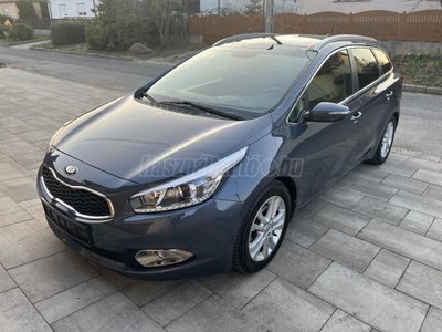 KIA CEE'D SW 1.6 CRDI EX LIMITED LED/NAVI/SZERVIZKÖNYV