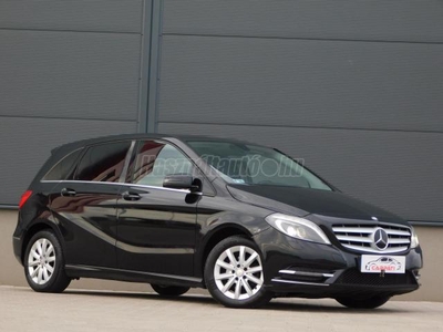 MERCEDES-BENZ B-OSZTÁLY B 180 CDI BlueEFFICIENCY Navigáció Radar Led Xenon Horog