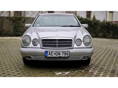 MERCEDES-BENZ E 300 T TD Avantgarde (Automata)