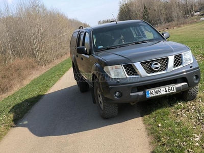 NISSAN NAVARA 4WD Double 2.5D LE