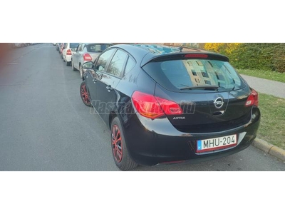 OPEL ASTRA J 1.4 Cosmo Mo.-i első forg. helyezés. tulajdonostól . 87e. (!) km