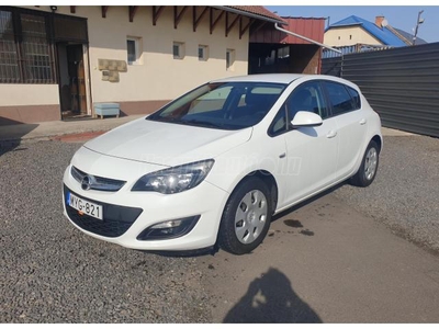 OPEL ASTRA J 1.6 Selection Magyar 2- tulajdonos -Szervízkönyv