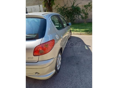 PEUGEOT 206 1.4 16V Trendy Plus