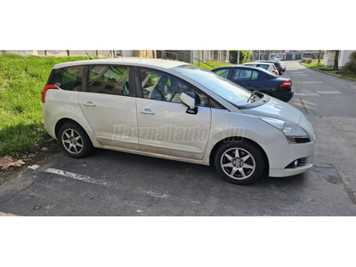 PEUGEOT 5008 1.6 THP Premium