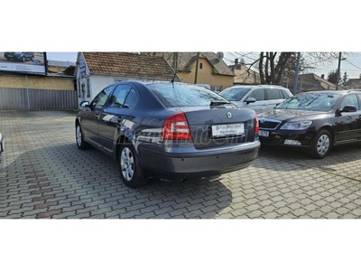 SKODA OCTAVIA 1.6 Elegance MAGYARORSZÁGI ELSŐ TULAJDONOSTÓL 1.6i 16V SZÍVÓ BENZIN XENON LÁMPA TOLATÓRADAR!