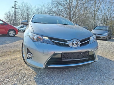 TOYOTA AURIS 1.6 Live