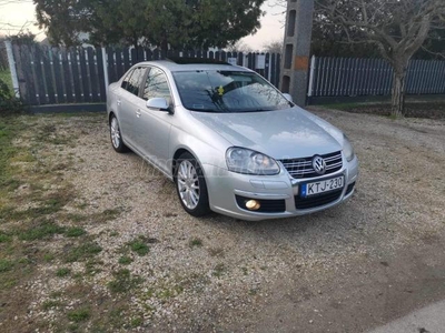 VOLKSWAGEN JETTA V 1.4 TSI Sportline DSG