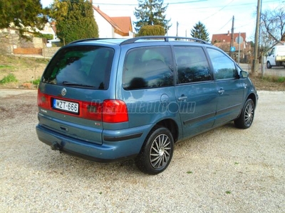 VOLKSWAGEN SHARAN 1.9 PD TDI Comfortline 7személyes klímás vonóhorgos