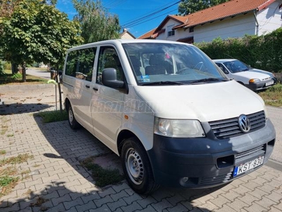 VOLKSWAGEN TRANSPORTER 2.5 TDI Caravelle Comfortline