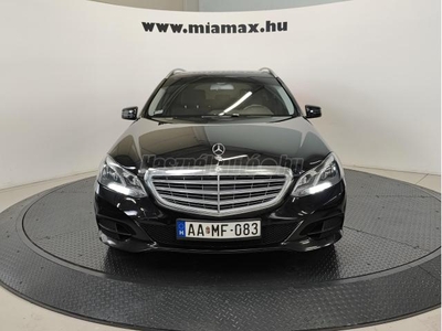 MERCEDES-BENZ E 220 BlueTEC T Elegance Navi gyári fényezés. szervizkönyves. leinformálható