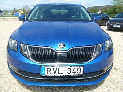 SKODA OCTAVIA 1.6 CR TDI Style SZERVIZKÖNYV. MAGYARORSZÁGI. 1 TULAJDONOS.NAGY KIJELZÓ.ÜLÉSFŰTÉS.TEMPOMAT.PARKRA