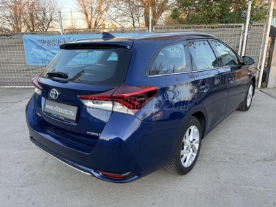 TOYOTA AURIS Touring Sports 1.8 HSD Live TSS (Automata) FOGLALÓZVA - kamera - navi - ülésfűtés - vezetést támogató rendszerek