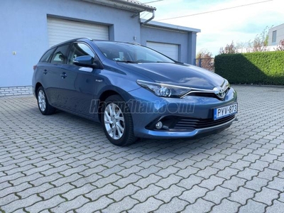 TOYOTA AURIS Touring Sports 1.8 HSD Live TSS (Automata) Magyarországi Kifogástalan