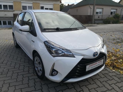 TOYOTA YARIS 1.5 VVT-i Hybrid Selection White e-CVT TÖRÉSMENTES-TOLATÓKAMERA-KITŰNŐ