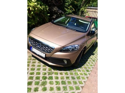 VOLVO V40 2.0 D [D3] Momentum Geartronic