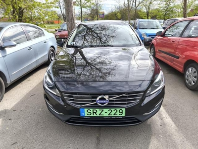 VOLVO V60 2.4 D [D6] PHEV AWD Momentum Geartronic