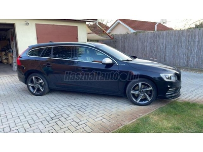 VOLVO V60 2.4 D [D6] PHEV AWD Summum Geartronic R-DESIGN