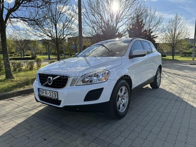 VOLVO XC60 2.4 D [D3] Kinetic AWD Business Paket Pro