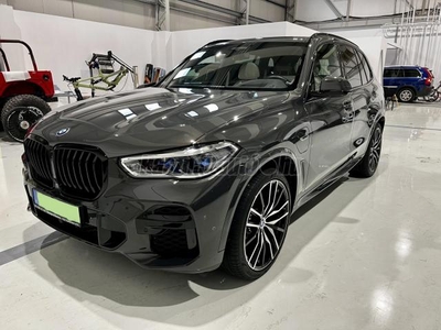 BMW X5 xDrive45e (Automata) INDIVIDUAL KÜLSŐ-BELSŐ.M-SPORT. LÉZER. PANORÁMA. 4 ÉV GYÁRI GARANCIA. MO.-i. 1 T