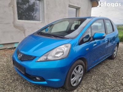 Honda Jazz 1.4 Elegance szervizkönyv.kevés km!