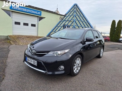 Toyota Auris Touring Sports 1.6 Lounge Kitűnő Á...