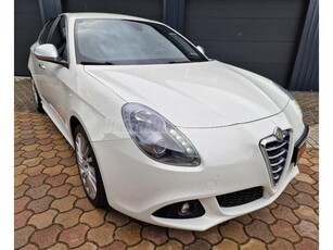 ALFA ROMEO GIULIETTA 2.0 JTDM-2 Distinctive GYÖNYÖRŰ KRISTÁLYFEHÉR.BŐRBELSŐ.DIGKLÍMA.ALU.ESŐ-FÉNYAUT.ÚJ KETTŐSTÖMEGŰ+KUPLUNG