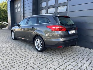 FORD FOCUS 1.5 TDCI Titanium SZERVIZKÖNYV / 27% ÁFÁS / 1.TULAJ / MAGYARORSZÁG-i / ÜLÉSFŰTÉS / VONÓHOROG