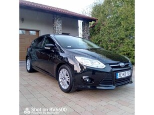 FORD FOCUS 1.6 TDCi Trend PARKOLÓRADAR KLÍMA ÜLÉSFŰTÉS SZERVÍZKÖNYV !