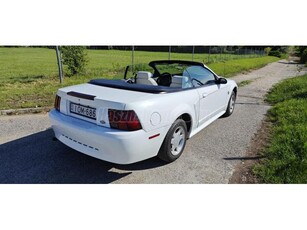 FORD MUSTANG 3.8 V6 Convertible