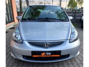 HONDA JAZZ 1.4 ES CVT My. 2005 VEZETETT SZERVIZKÖNYV. DIGITKLÍMA . LED .GYÁRI KÖNYÖKTÁMASZ !!