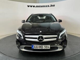 MERCEDES-BENZ GLA 220 CDI d 4Matic 7G-DCT Navi Vonóhorog Állófűtés Xenon gyári fényezésű. márkaszervizben szervizelt