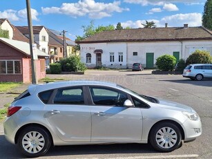 OPEL ASTRA J 1.6 Enjoy