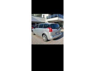 PEUGEOT 5008 1.6 VTi Active