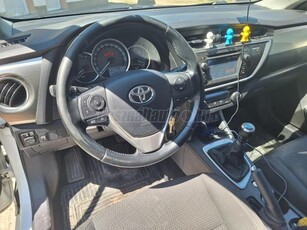 TOYOTA AURIS 1.6 Live