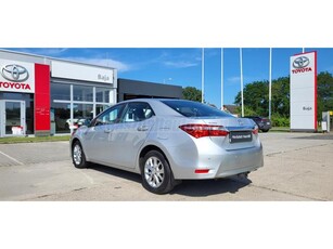 TOYOTA COROLLA Sedan 1.6 Lounge MAGYARORSZÁGI. VEZETETT SZERVIZKÖNYV