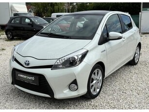 TOYOTA YARIS 1.5 HSD Executive (Automata) Panorámatető. Friss szerviz