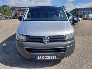 VOLKSWAGEN TRANSPORTER T5 Mikrobusz 2.0 CR TDI (9 személyes ) Szervizkönyv. duplaklíma