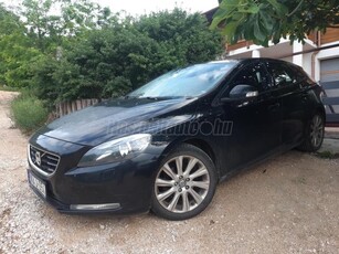 VOLVO V40 1.6 D [D2] Kinetic