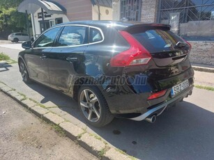 VOLVO V40 2.0 D [D2] R-Design Kinetic R-Design