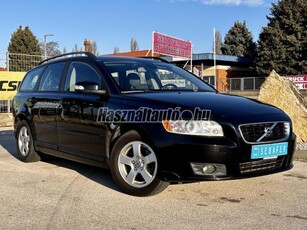 VOLVO V50 1.6 D Momentum FACELIFT-NAVI-BŐR-DIGITKLÍMA-TOLATÓRADAR-TEMPOMAT-SZERVÍZKÖNYV