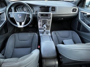 VOLVO V60 2.4 D [D5] Momentum Geartronic