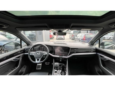 VOLKSWAGEN TOUAREG 3.0 V6 TDI R-Line Tiptronic ic Balesetmentes. Vezetett szervízkönyves