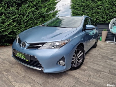 Toyota Auris Touring Sports 2.0 D-4D Active Gar...